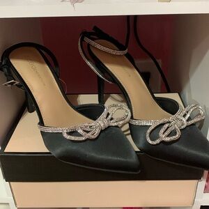 Black bow heels 👠